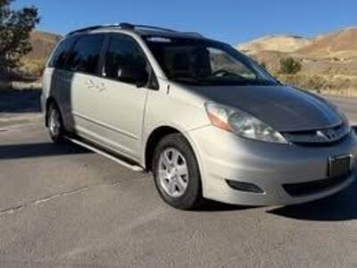 2009 TOYOTA SIENNA LE 8-Passenger