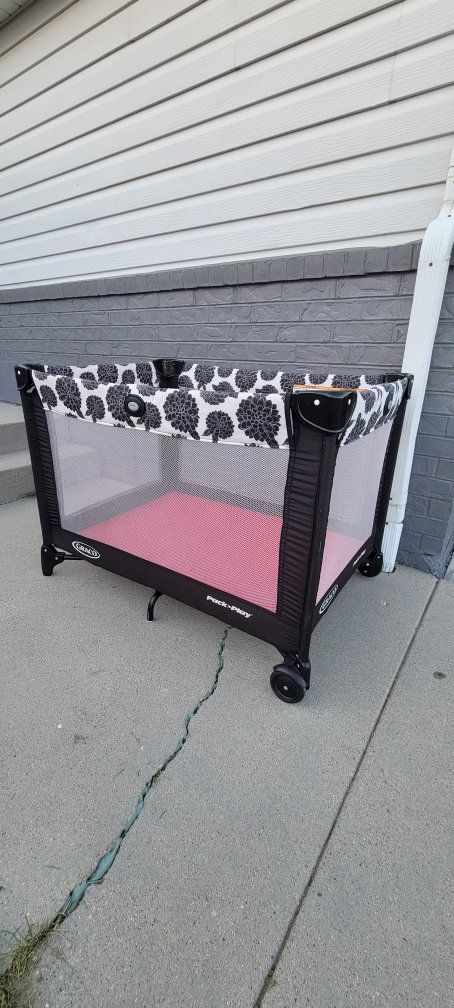 Graco pack and play