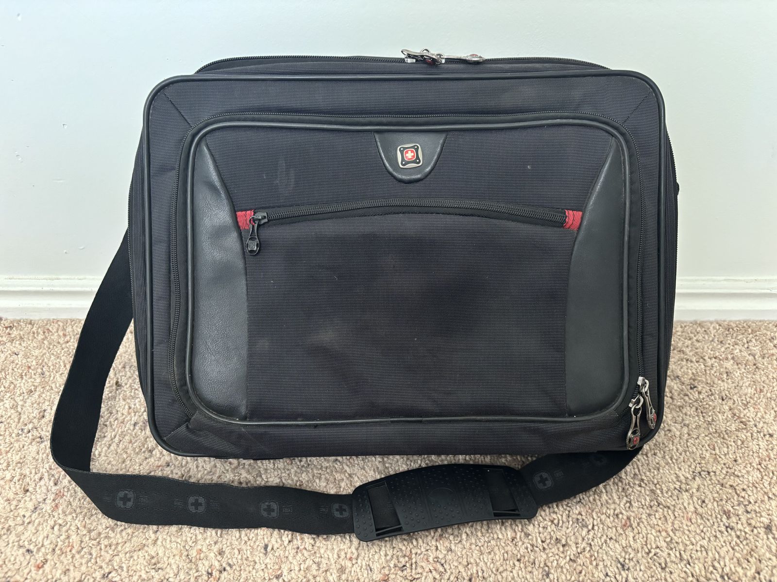 16-Inch Laptop Case - Tablet Compartment, Black