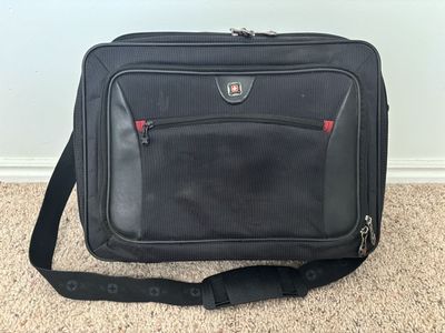 16-Inch Laptop Case - Tablet Compartment, Black