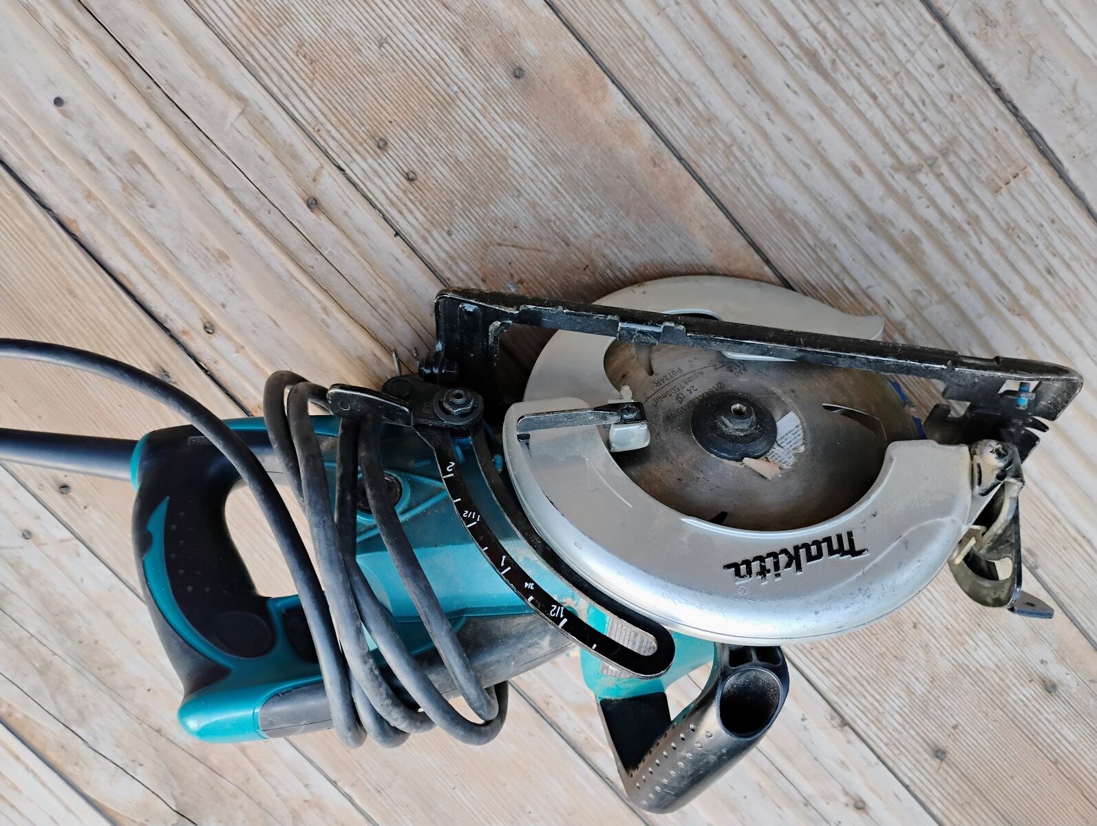 Makita 5477NB Hypoid saw