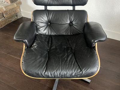 Vintage Eames Style Lounge Chair – Black Leather & Walnut