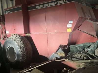 CASE IH 8580 Baler