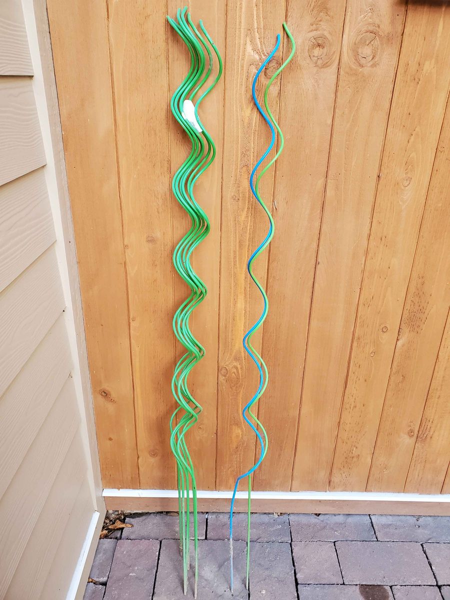 Tomato Twists / Spiral Stakes