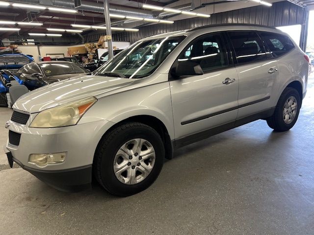 2011 CHEVROLET TRAVERSE LS