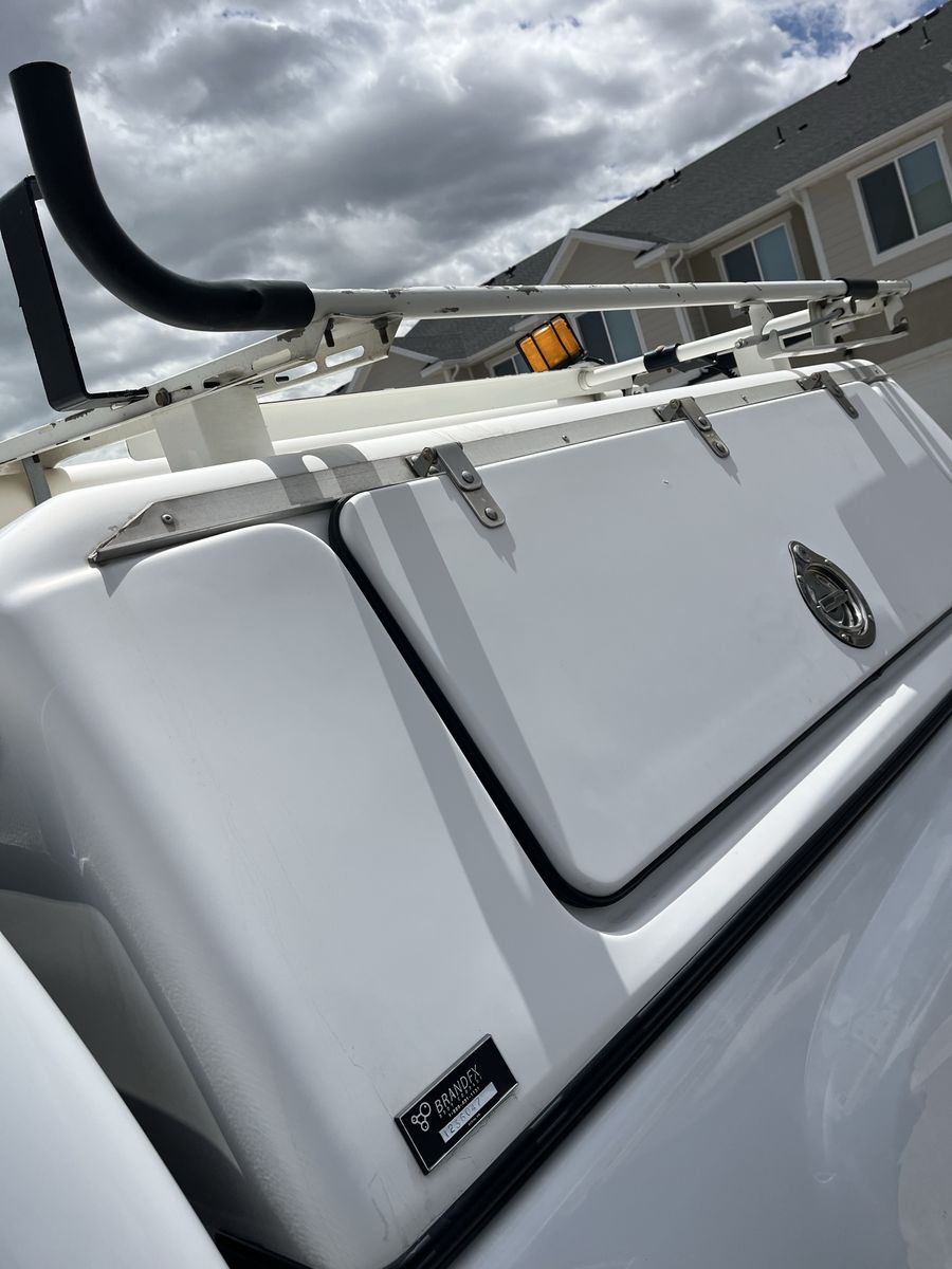 Truck shell whit ladder rack and compartment