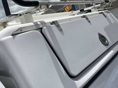 Truck shell whit ladder rack and compartment
