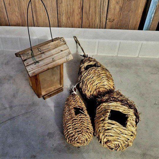 Wooden Bird Feeder & 3 Woven Grass Bird Nests - Outdoor Garden Decor Set