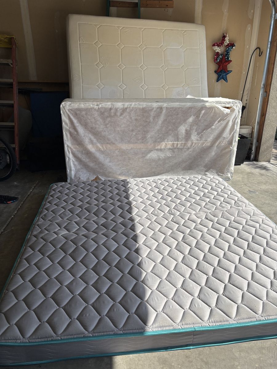 King Size Mattress and Box Spring Set - Quilted Top, Good Condition