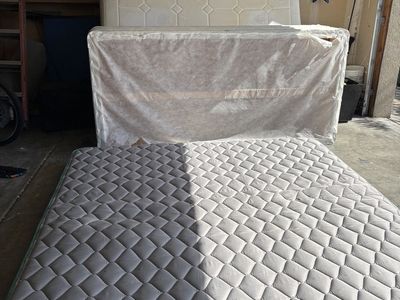 King Size Mattress and Box Spring Set - Quilted Top, Good Condition