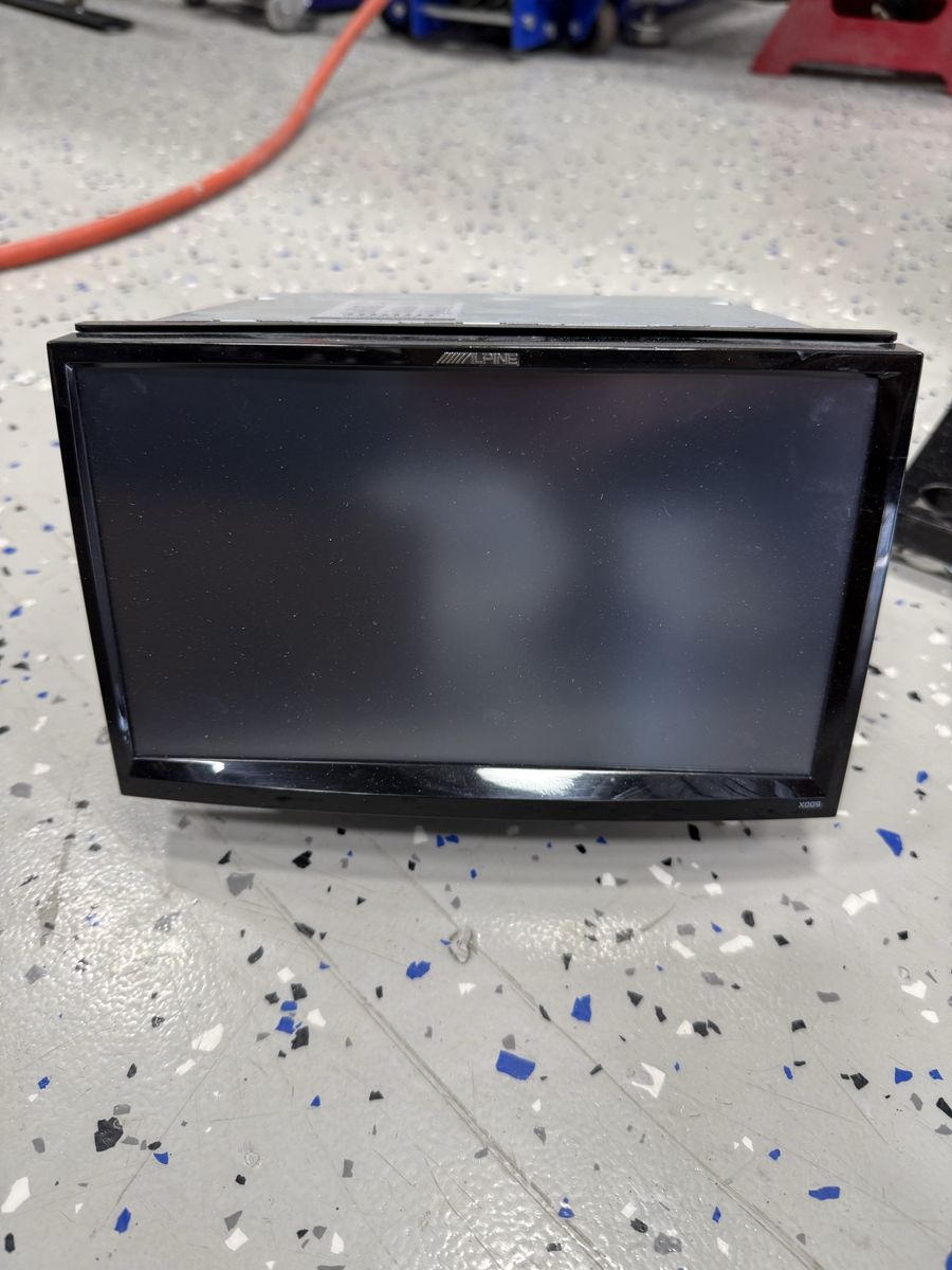 Alpine X009 stereo