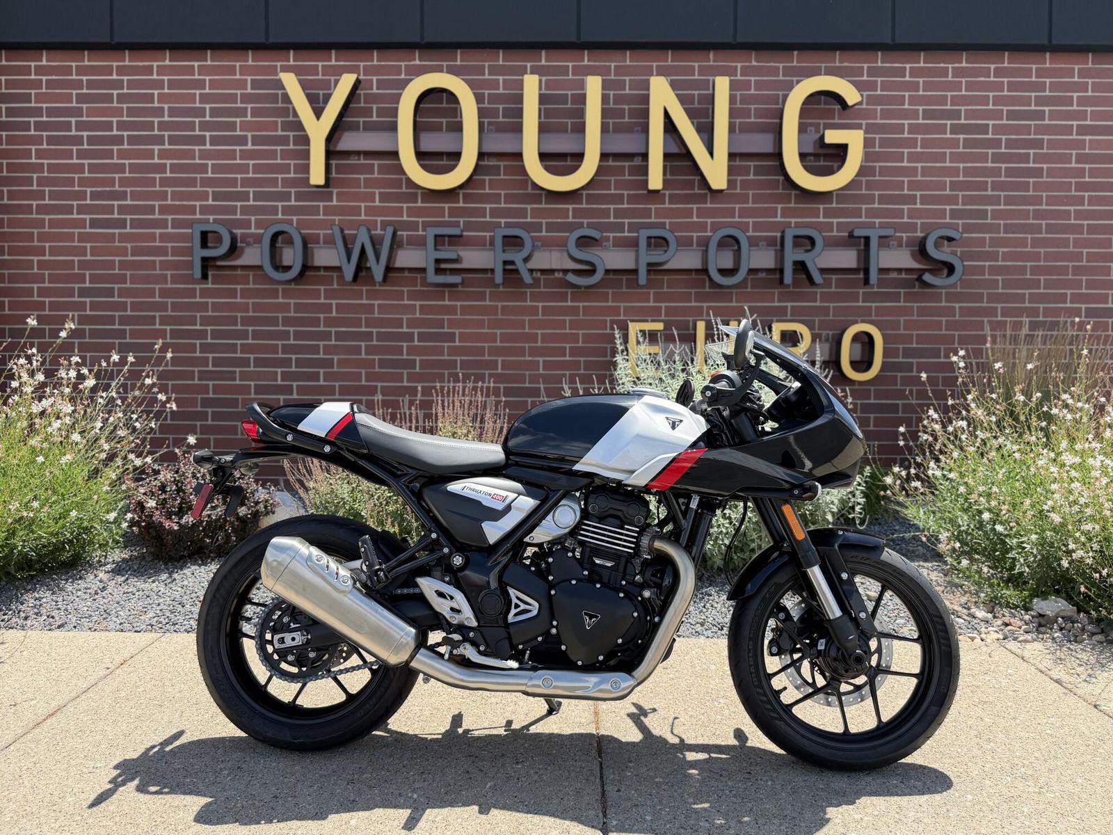 2026 Triumph Thruxton 400