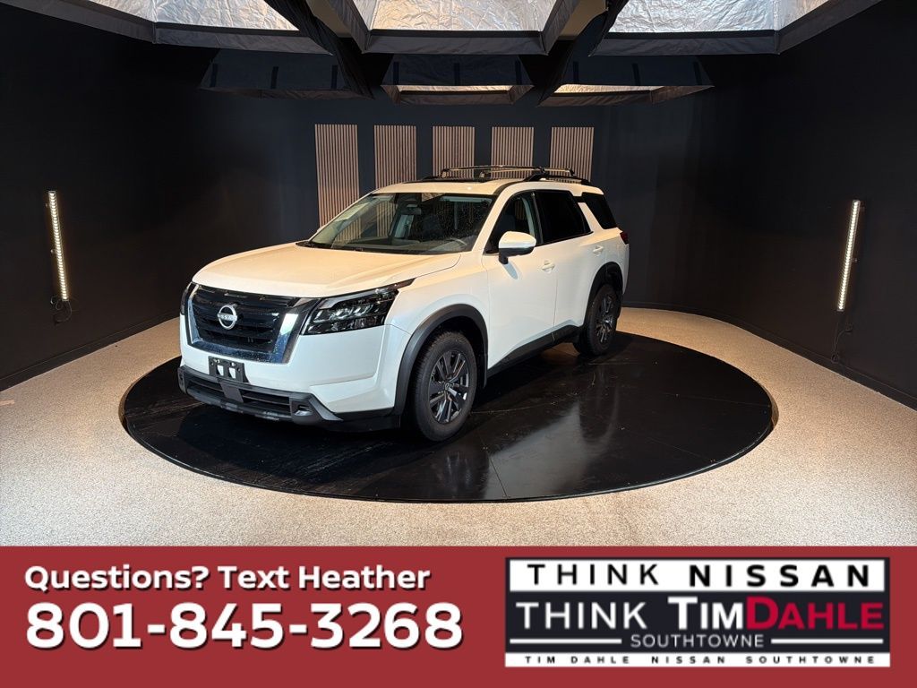 2023 Nissan Pathfinder SV