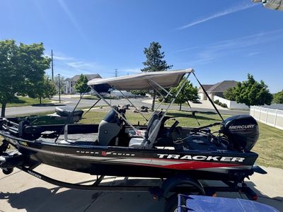 2014 Tracker V-16 Superguide SC (loaded)