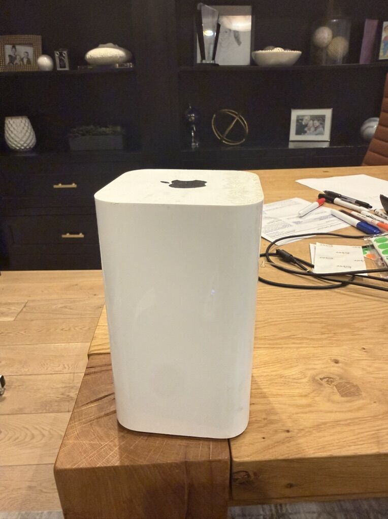 Apple AirPort Extreme Wi-Fi Router