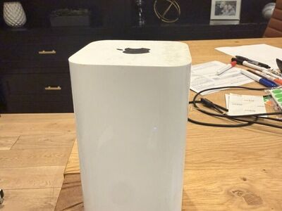 Apple AirPort Extreme Wi-Fi Router
