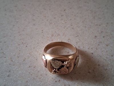 Men's Black Hills Gold Ring, 8.8 grams, size 10.5