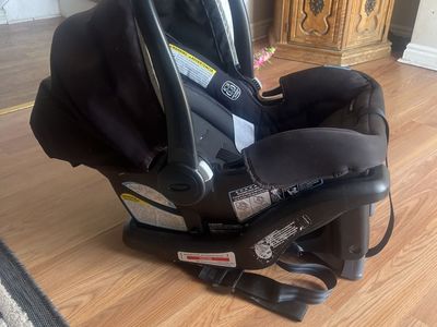 Graco Infant Car Seat with Base - Black