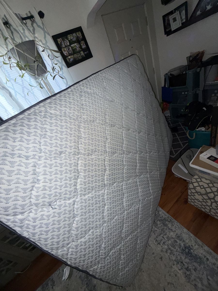 Serta Calm Sky Queen Size Mattress  Used