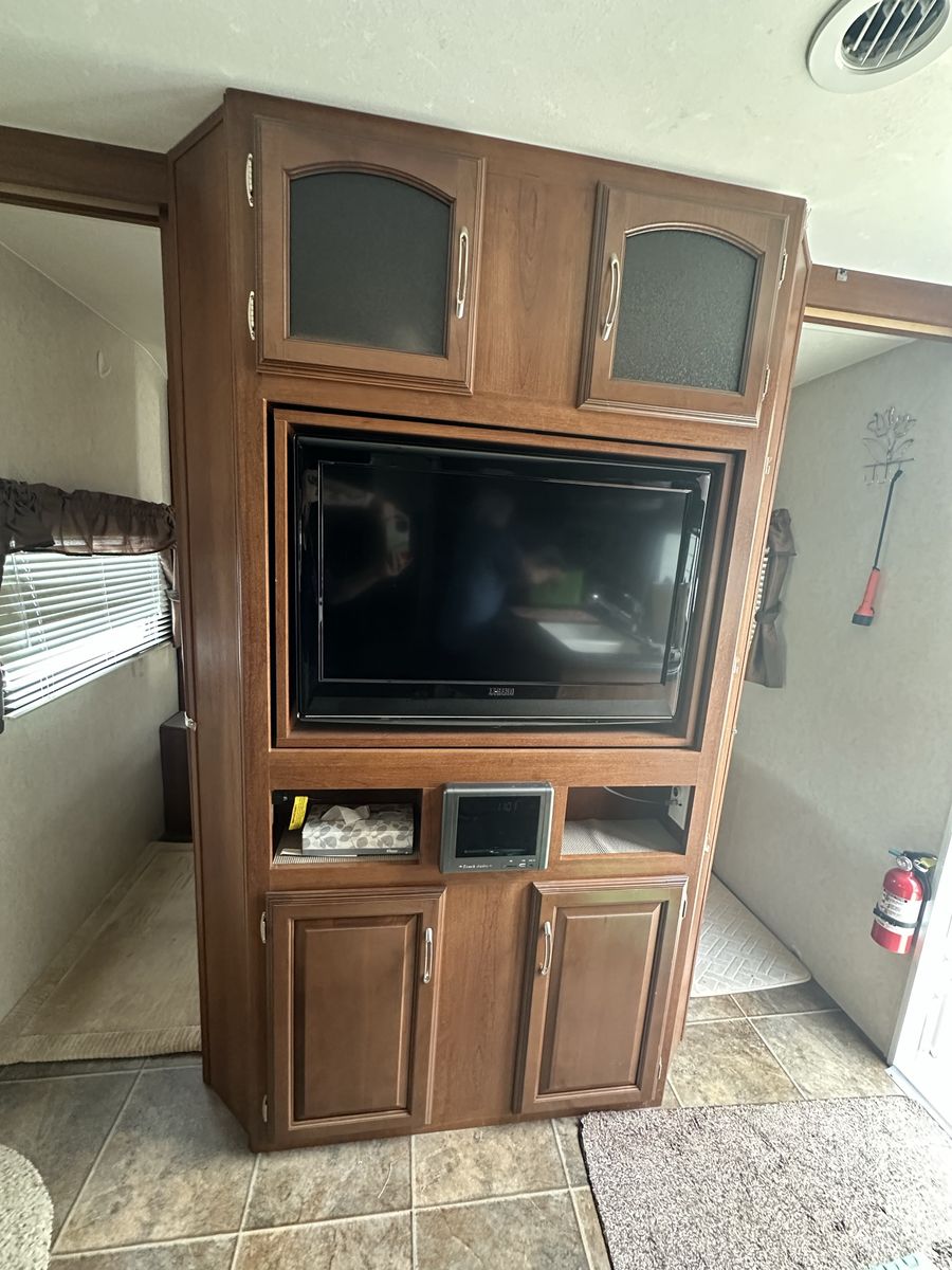 Coachmen Freedom Express Travel Trailer, Awning, AC, TV - Great Condition