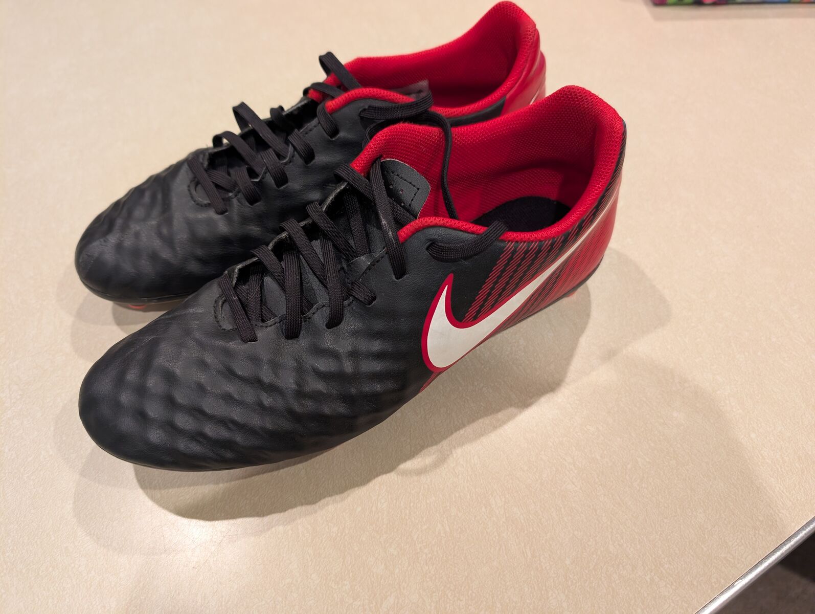 Magista Nike soccer cleats men's size 9