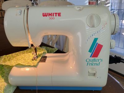 Working White W300 Crafter's Friend sewing machine with original box.