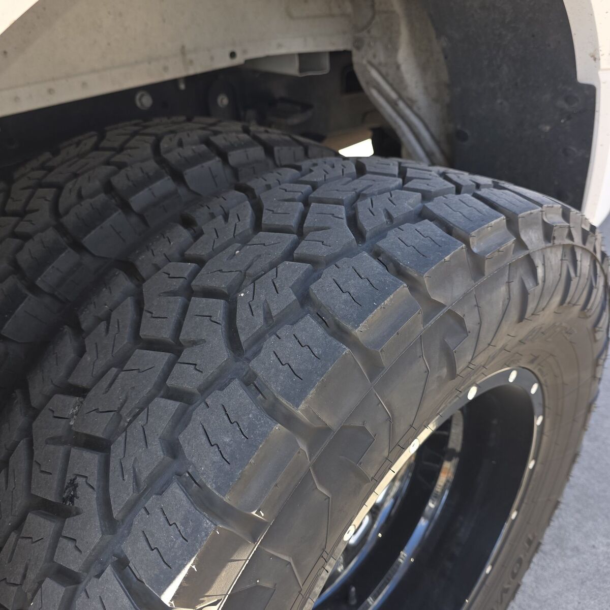 37x12.50x20 toyo at3