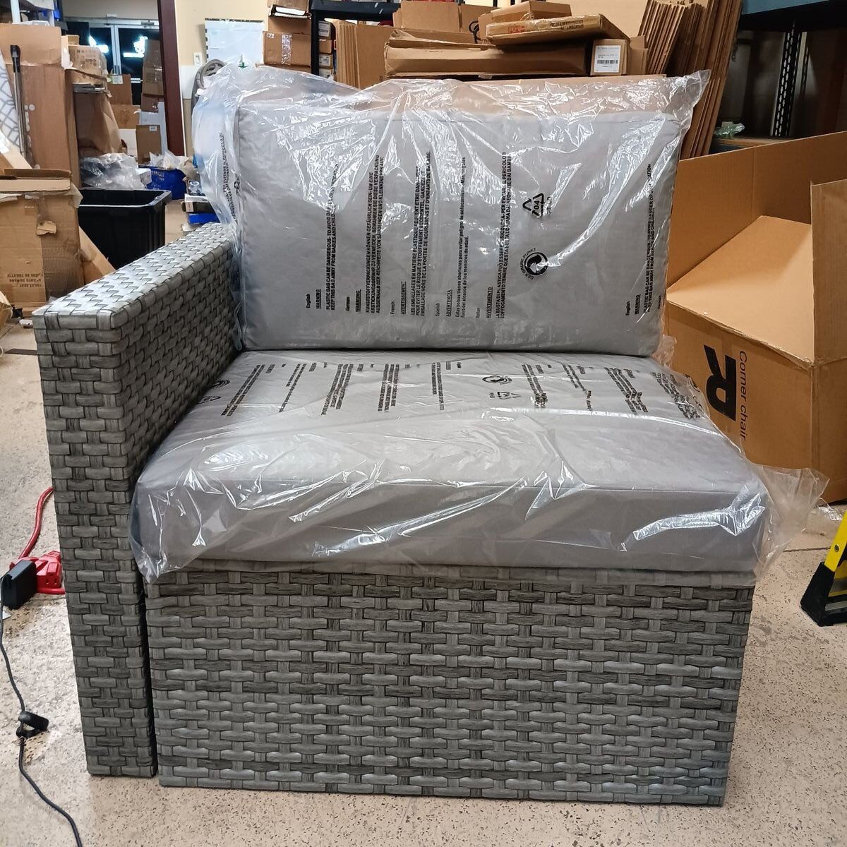 wicker right corner chair