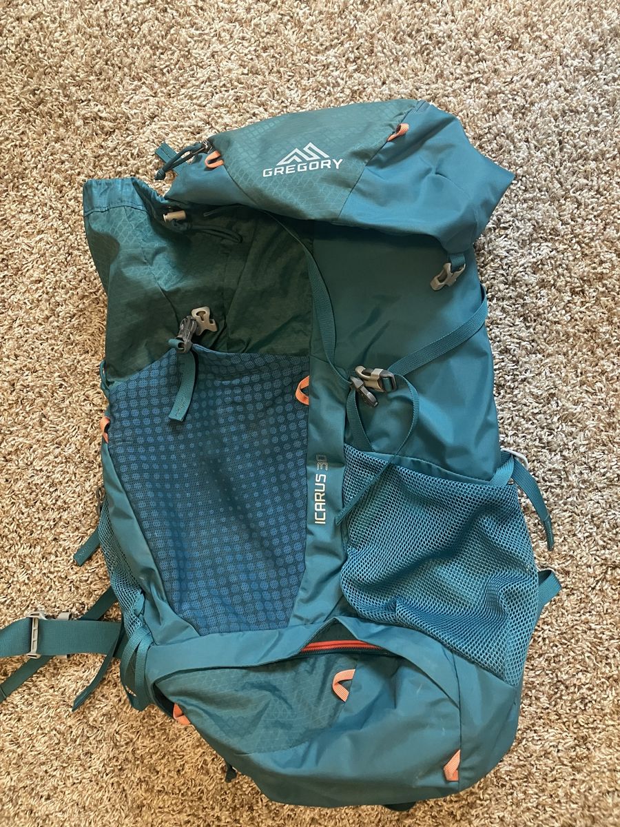 Gregory Icarus 30 youth backpacking pack.  Green.  Lightly used. 