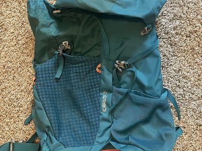 Gregory Icarus 30 youth backpacking pack. Green. Lightly used.