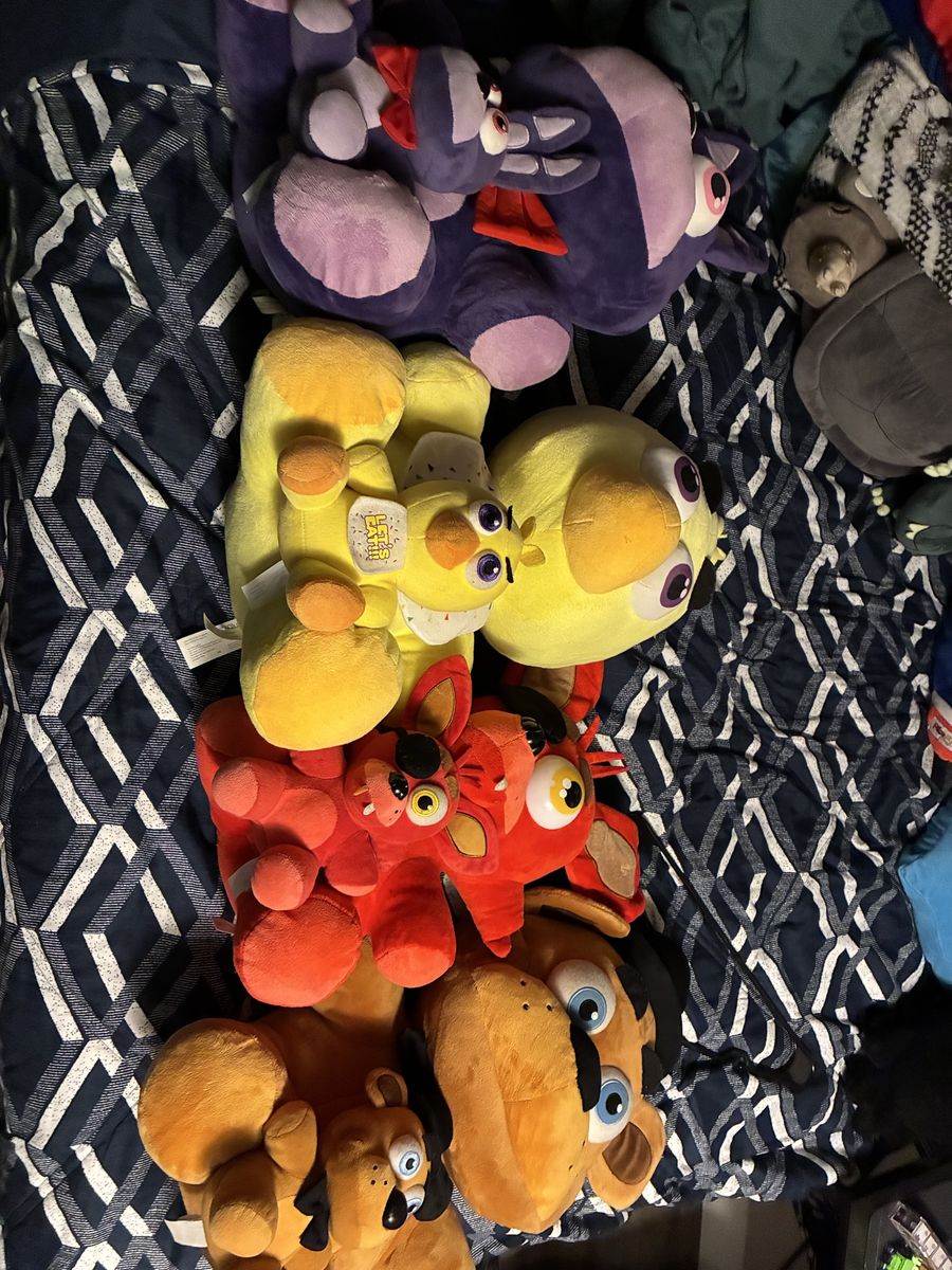 Five Nights at Freddy's FNAF Plush Lot - Bonnie, Chica, Foxy, Freddy Plushies (Used)
