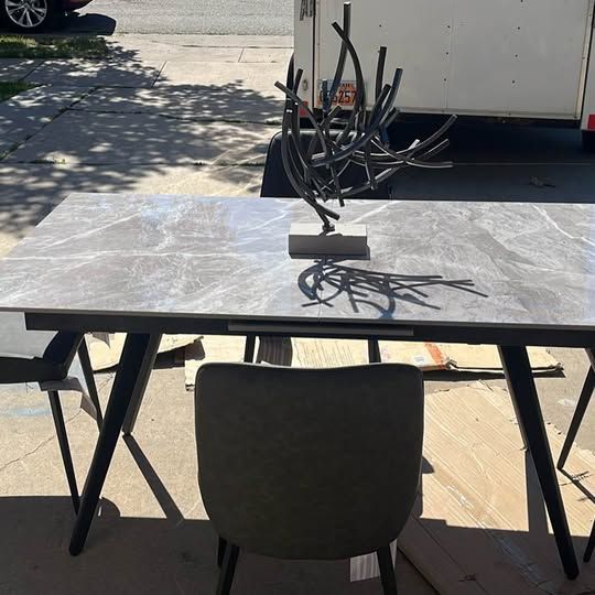 BRAND NEW Leyera Dining Collection Modern Marble/glass top Dining Table with 4 Chairs