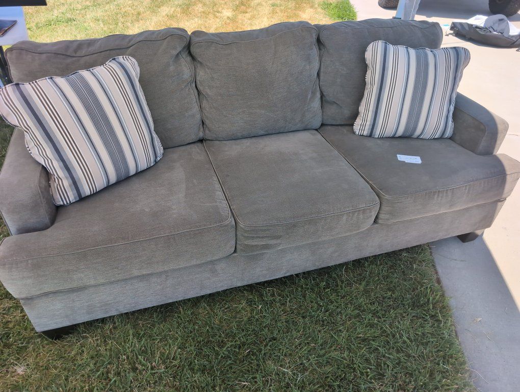 Gray Fabric 3-Seater Sofa with Striped Accent Pillows 150. 