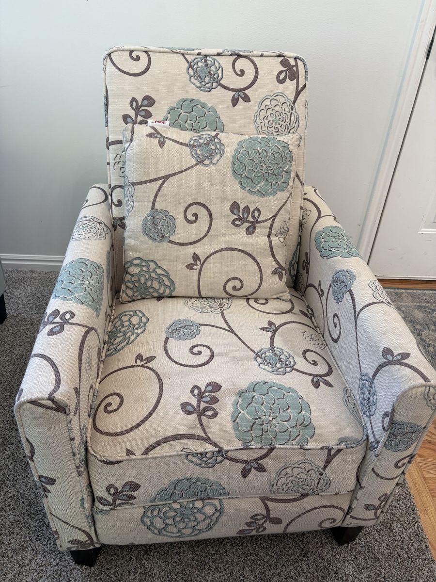 4 recliner chairs