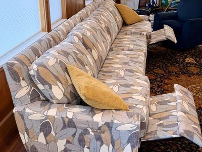 Estate sale! long couch/sofa with motorized recliners, USB charging