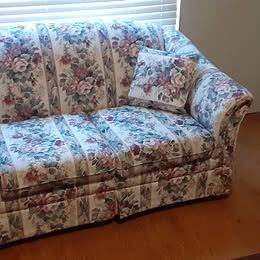 Beautiful Floral Pattern Love Seat