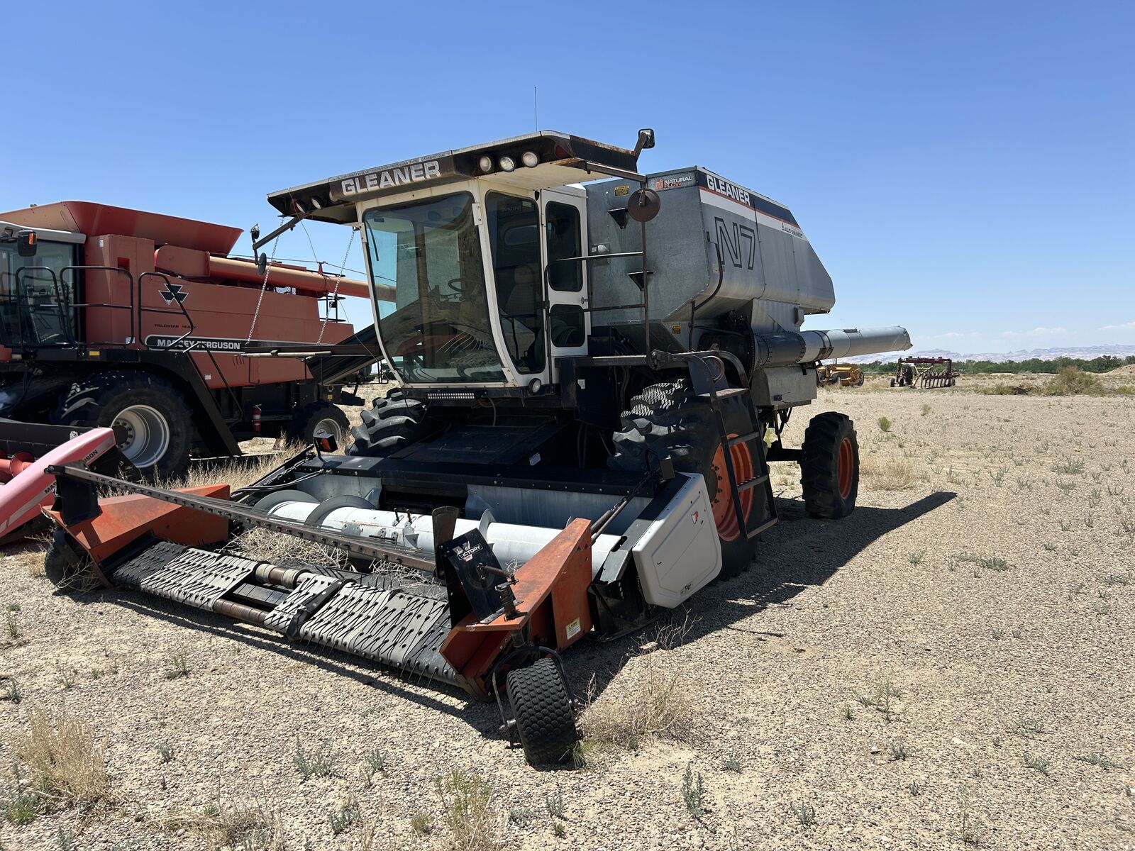 1984 Gleaner N7 Combine with Victory Super 7 Pickup Header