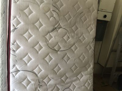 Double mattress, box springs and headboard