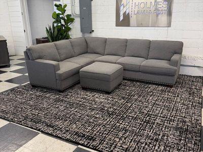 COSTCO THOMASVILLE EMILEE FABRIC SECTIONAL W/ STORAGE OTTOMAN, GRAY!!
