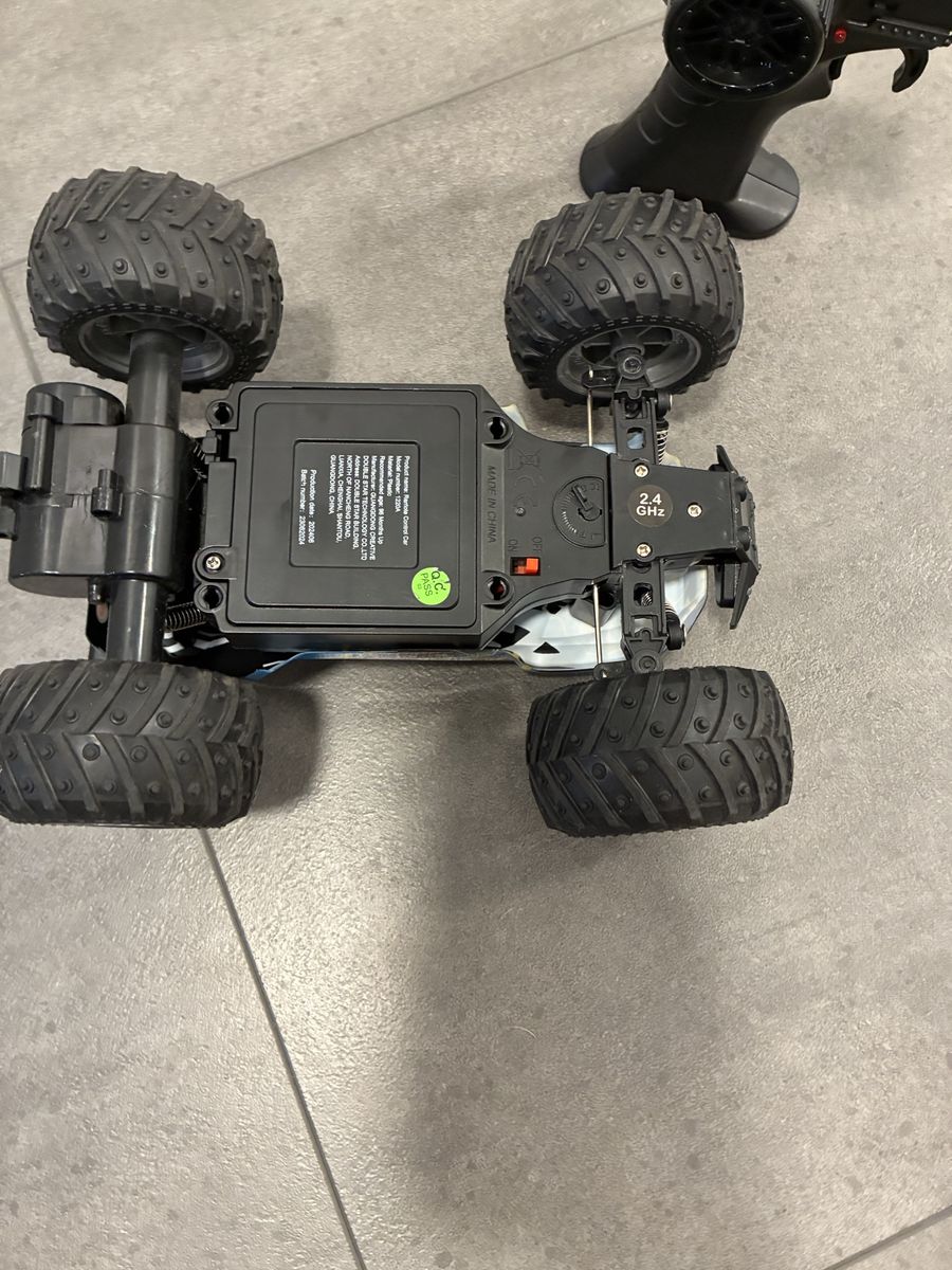 Kids RC cars doesn’t include battery/charger