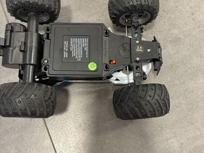 Kids RC cars doesn’t include battery/charger