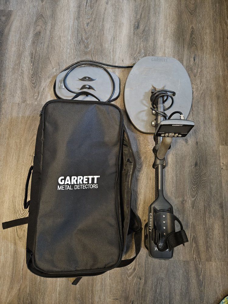 Garrett Axiom metal detector 2 coils