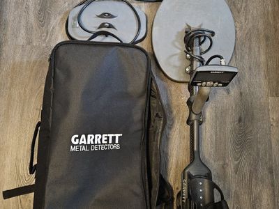 Garrett Axiom metal detector 2 coils