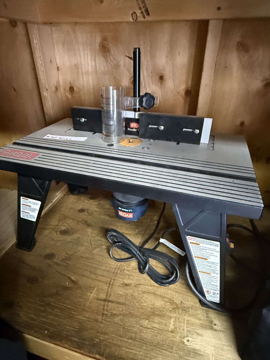 Ryobi Router Table with 1.5 Peak HP Router