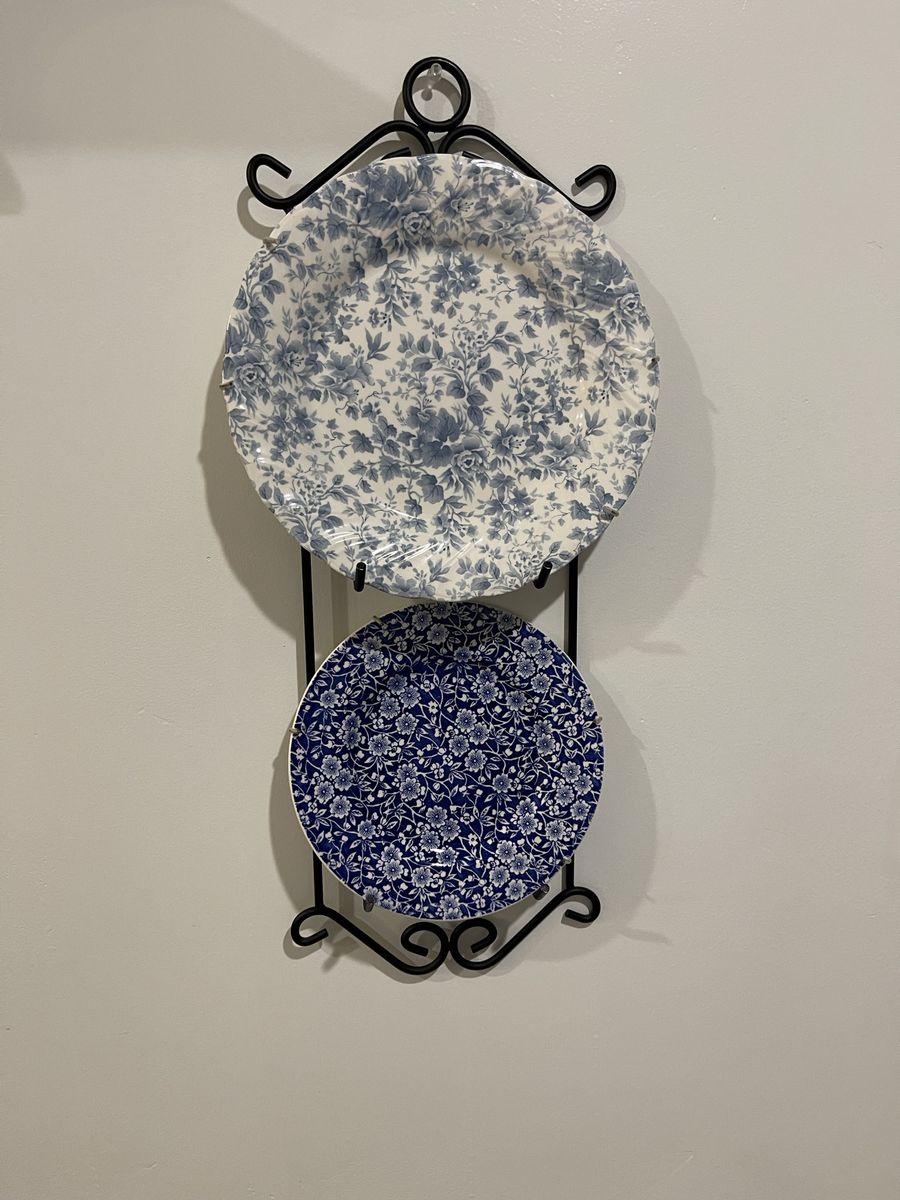 Decorative Iron Plate Rack Wall Mounted Holder - Holds 2 Plates