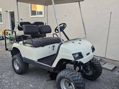 4 seater lifted Yamaha gas cart