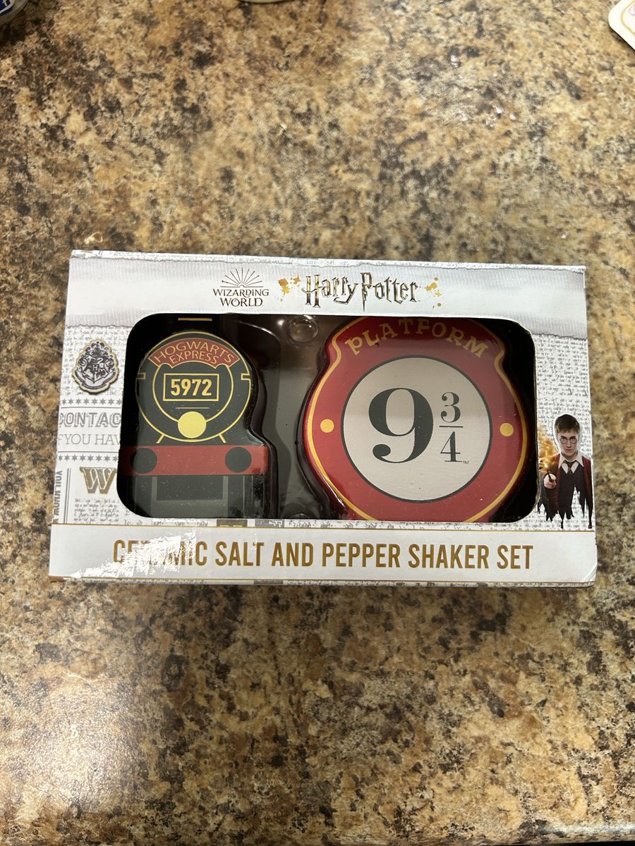 Harry Potter Hogwarts Express & Platform 9 3/4 Ceramic Salt and Pepper Shaker Set