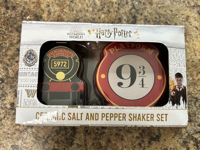 Harry Potter Hogwarts Express & Platform 9 3/4 Ceramic Salt and Pepper Shaker Set