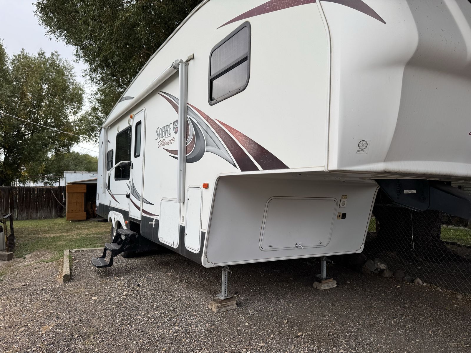 2013 Palomino Sabre Silhouette 5th Wheel Travel Trailer - Sleeps 6, Great Condition