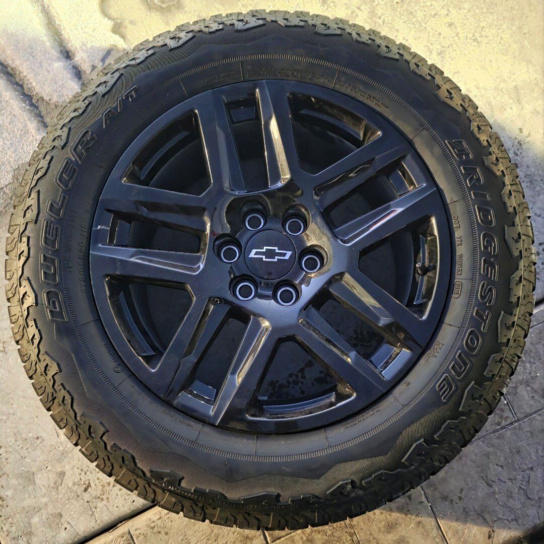 GMC CHEVY 275/60R20 Bridgestone Dueler A/T set